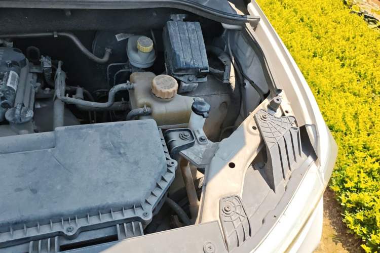 Used Wuling Hongguang 2019 1.5L S Comfort Edition China VI LAR Engine Bay Left