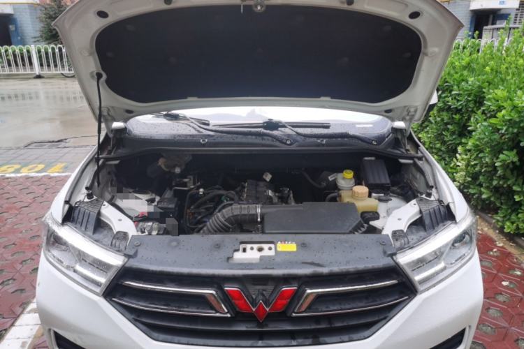 Used Wuling Hongguang 2019 1.5L S Comfort Edition China VI LAR Engine Bay