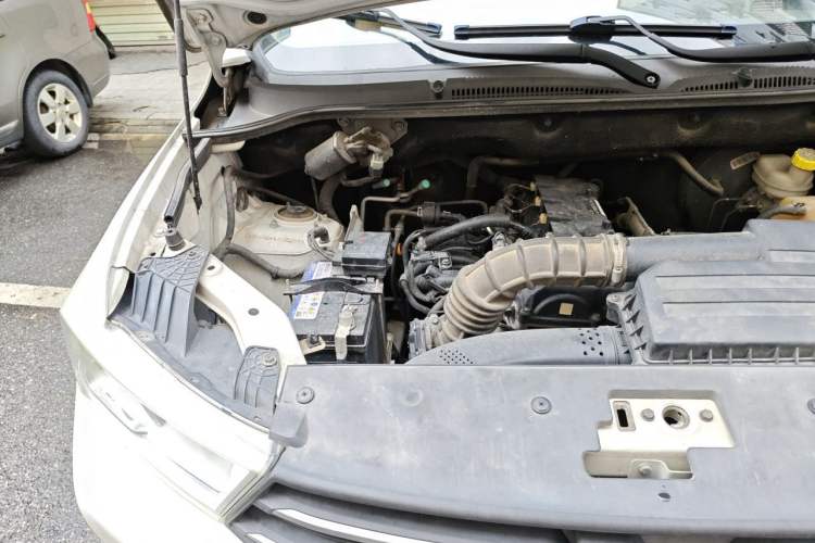 Used Wuling Hongguang 2019 1.5L S Basic Version China VI Standard LAR Engine Bay Right