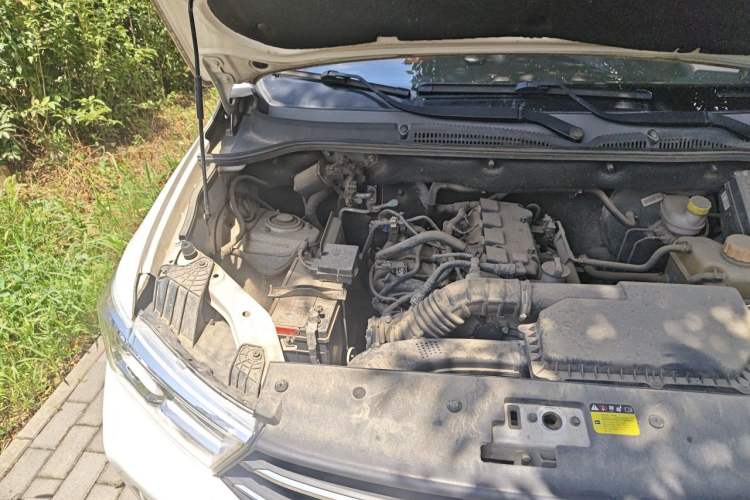 Used Wuling Hongguang 2019 1.5L S Standard Version China VI LAR Engine Bay Right