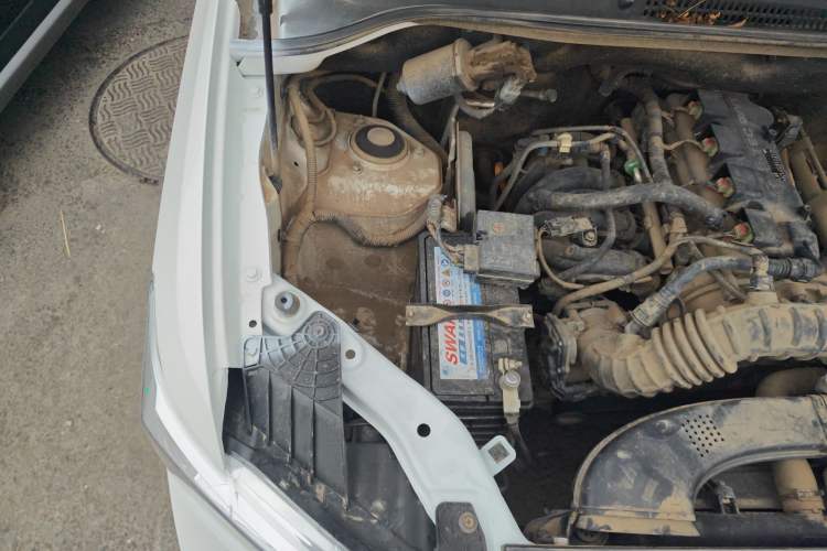 Used Wuling Hongguang 2019 1.5L S Standard Version China VI LAR Engine Bay Right