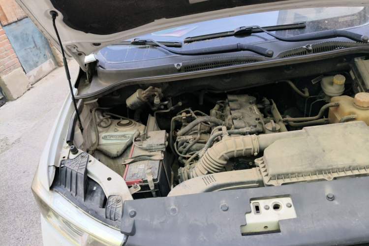 Used Wuling Hongguang 2019 1.5L S Basic Version China VI Standard LAR Engine Bay Right