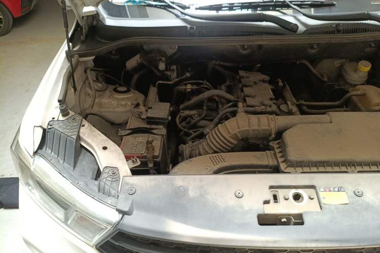 Used Wuling Hongguang 2019 1.5L S Basic Version China VI Standard LAR Engine Bay Right