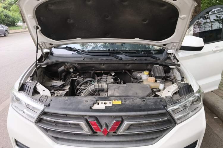 Used Wuling Hongguang 2019 1.5L S Comfort Edition China VI LAR Engine Bay