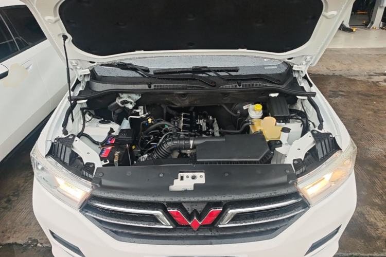 Used Wuling Hongguang 2019 1.5L S Comfort Edition China VI LAR Engine Bay
