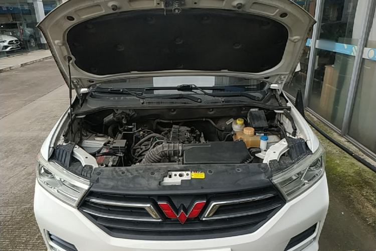Used Wuling Hongguang 2019 1.5L S Comfort Edition China VI LAR Engine Bay