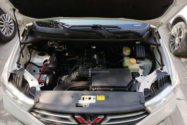 Used Wuling Hongguang 2019 1.5L S Comfort Edition China VI LAR Engine Bay