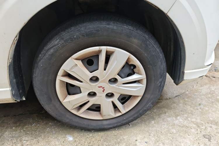 Used Wuling Hongguang 2019 1.5L S Basic Version China VI Standard LAR Exterior 1