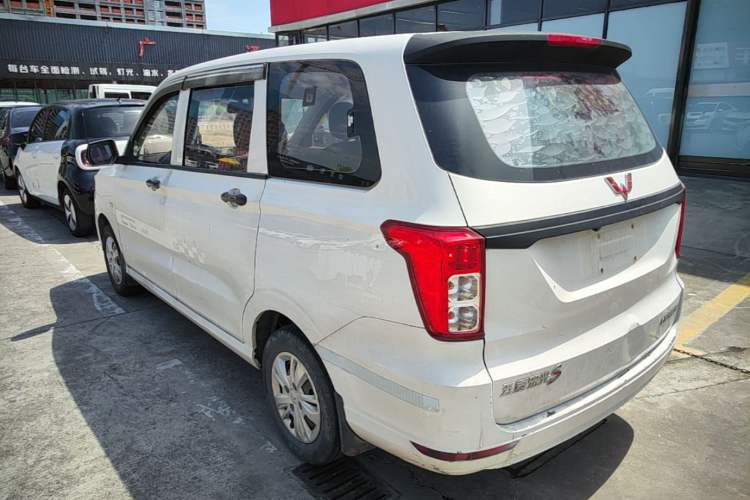Used Wuling Hongguang 2019 1.5L S Basic Version China VI Standard LAR Exterior 2