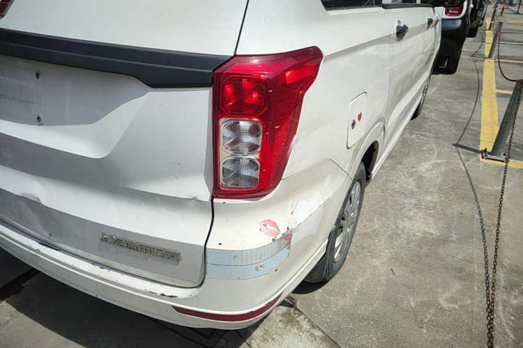 Used Wuling Hongguang 2019 1.5L S Basic Version China VI Standard LAR Exterior 3