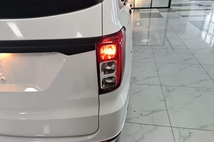 Used Wuling Hongguang 2019 1.5L S Basic Version China VI Standard LAR Exterior 3