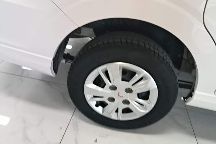 Used Wuling Hongguang 2019 1.5L S Basic Version China VI Standard LAR Exterior 5