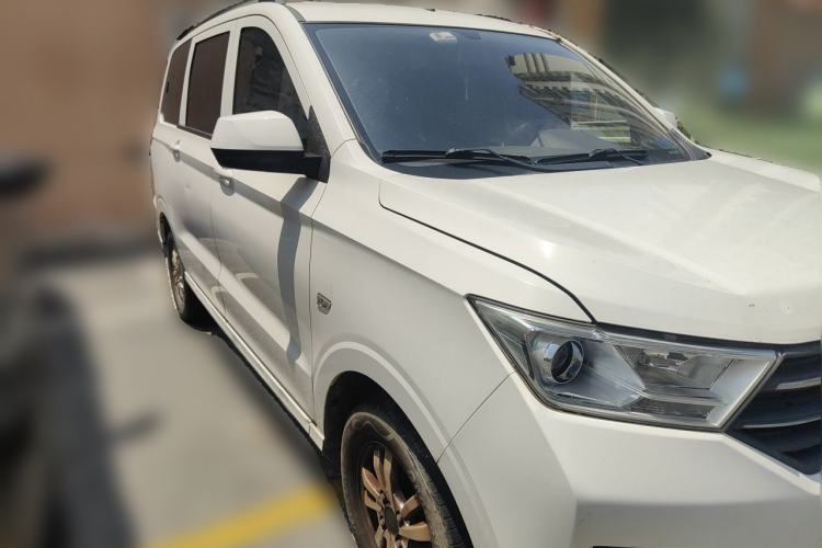 Used Wuling Hongguang 2019 1.5L S Standard Version China VI LAR Front Right 45 Deg