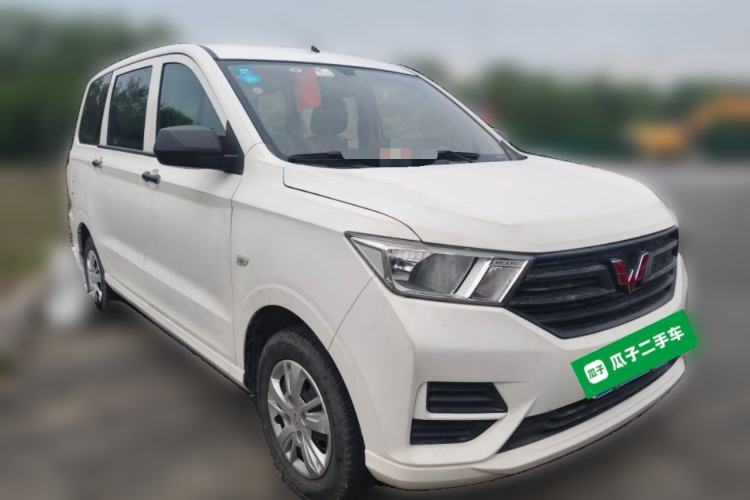 Used Wuling Hongguang 2019 1.5L S Basic Version China VI Standard LAR Front Right 45 Deg