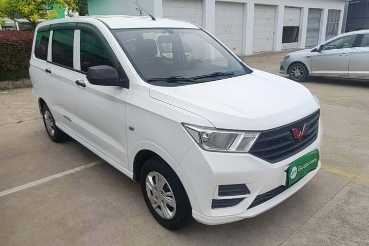 Used Wuling Hongguang 2019 1.5L S Basic Version China VI Standard LAR Front Right 45 Deg
