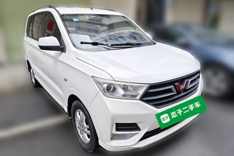 Used Wuling Hongguang 2019 1.5L S Basic Version China VI Standard LAR Front Right 45 Deg