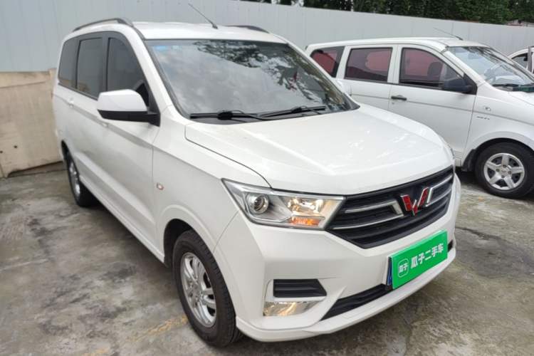 Used Wuling Hongguang 2019 1.5L S Comfort Edition China VI LAR Front Right 45 Deg