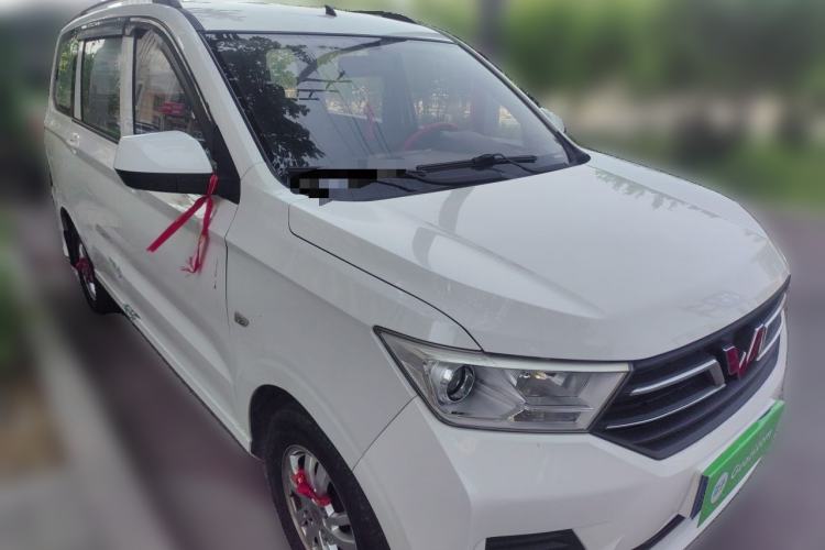 Used Wuling Hongguang 2019 1.5L S Standard Version China VI LAR Front Right 45 Deg
