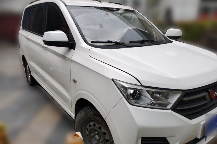 Used Wuling Hongguang 2019 1.5L S Comfort Edition China VI LAR Front Right 45 Deg