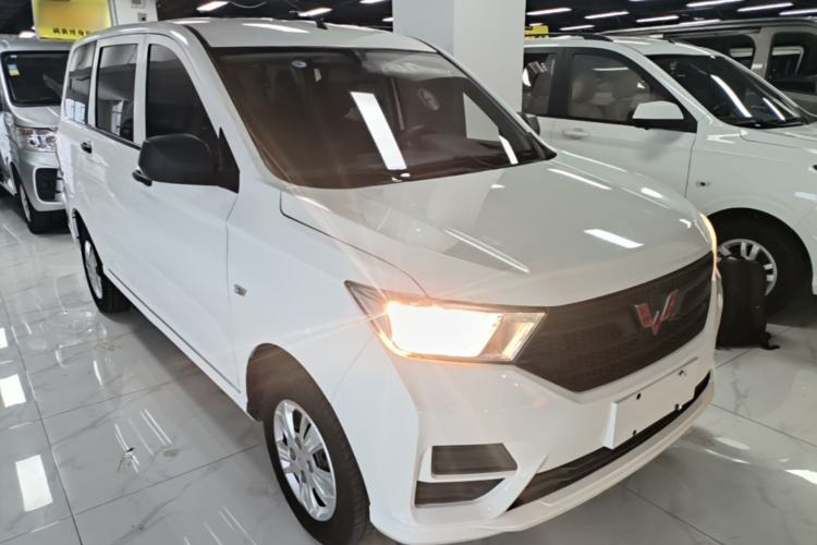 Used Wuling Hongguang 2019 1.5L S Basic Version China VI Standard LAR Front Right 45 Deg