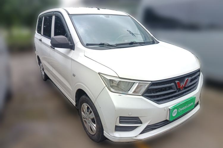 Used Wuling Hongguang 2019 1.5L S Basic Version China VI Standard LAR Front Right 45 Deg