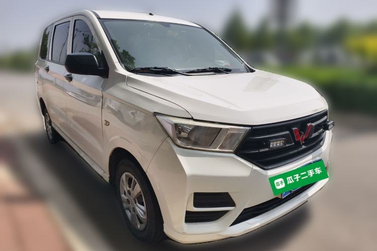 Used Wuling Hongguang 2019 1.5L S Basic Version China VI Standard LAR Front Right 45 Deg