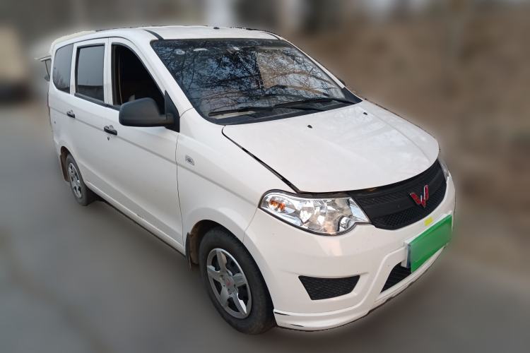 Used Wuling Hongguang 2019 1.5L S Basic Version China VI Standard LAR Front Right 45 Deg