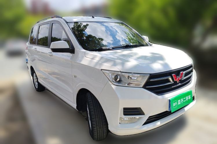 Used Wuling Hongguang 2019 1.5L S Comfort Edition China VI LAR Front Right 45 Deg