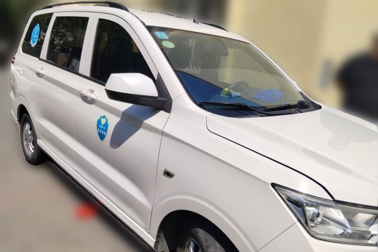 Used Wuling Hongguang 2019 1.5L S Standard Version China VI LAR Front Right 45 Deg