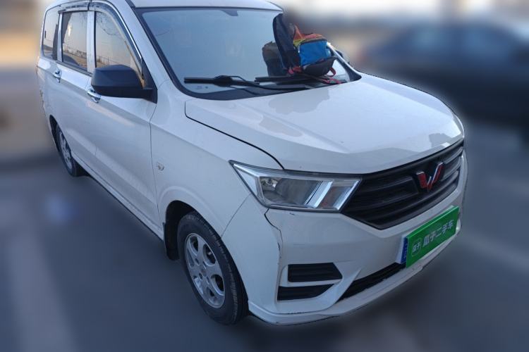 Used Wuling Hongguang 2019 1.5L S Basic Version China VI Standard LAR Front Right 45 Deg
