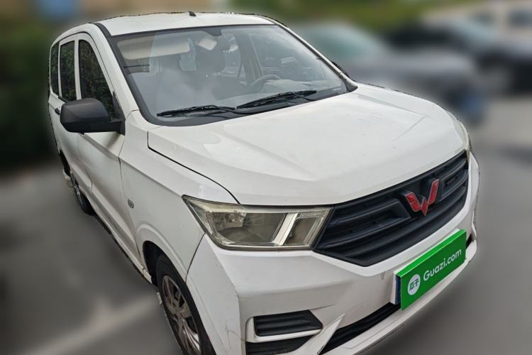Used Wuling Hongguang 2019 1.5L S Basic Version China VI Standard LAR Front Right 45 Deg