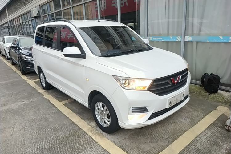 Used Wuling Hongguang 2019 1.5L S Comfort Edition China VI LAR Front Right 45 Deg