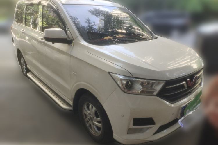 Used Wuling Hongguang 2019 1.5L S Comfort Edition China VI LAR Front Right 45 Deg
