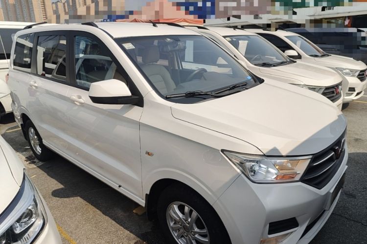 Used Wuling Hongguang 2019 1.5L S Comfort Edition China VI LAR Front Right 45 Deg