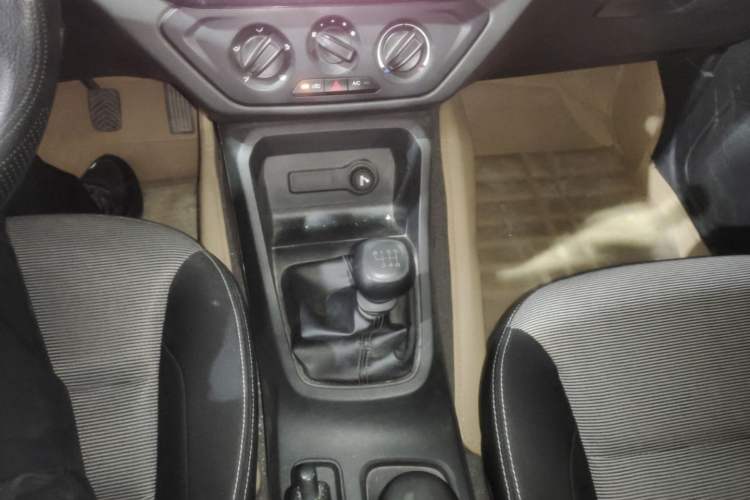 Used Wuling Hongguang 2019 1.5L S Basic Version China VI Standard LAR Gear Lever