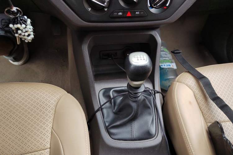 Used Wuling Hongguang 2019 1.5L S Comfort Edition China VI LAR Gear Lever