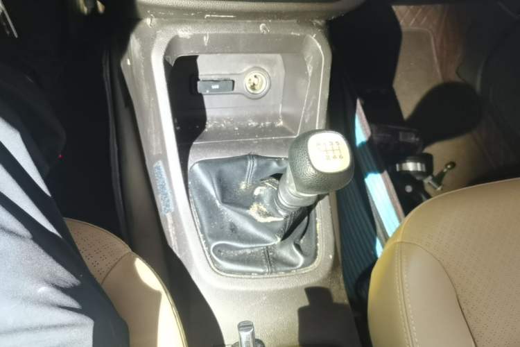 Used Wuling Hongguang 2019 1.5L S Comfort Edition China VI LAR Gear Lever