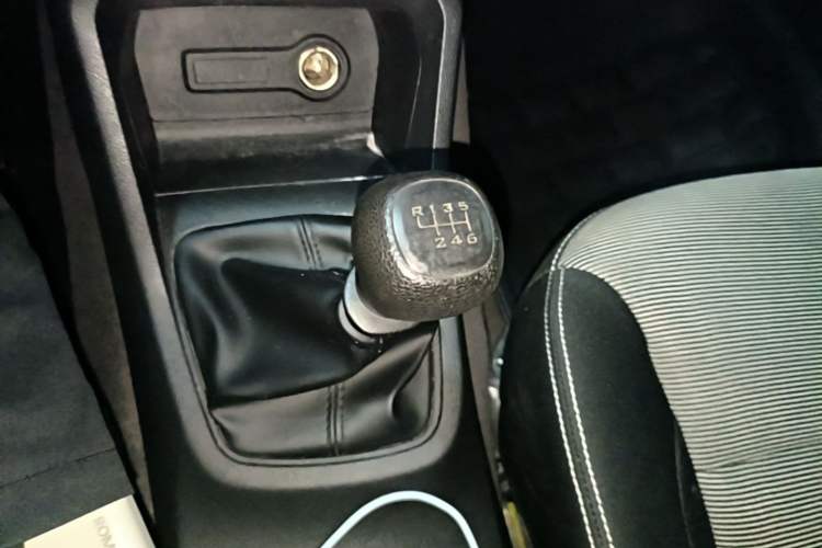 Used Wuling Hongguang 2019 1.5L S Basic Version China VI Standard LAR Gear Lever