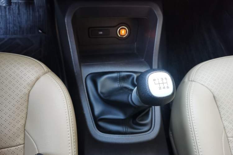 Used Wuling Hongguang 2019 1.5L S Comfort Edition China VI LAR Gear Lever