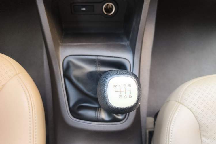 Used Wuling Hongguang 2019 1.5L S Comfort Edition China VI LAR Gear Lever