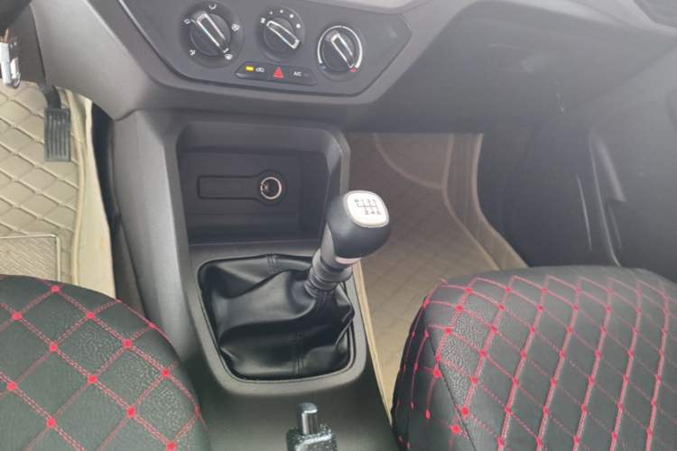 Used Wuling Hongguang 2019 1.5L S Standard Version China VI LAR Gear Lever