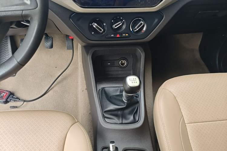 Used Wuling Hongguang 2019 1.5L S Comfort Edition China VI LAR Gear Lever