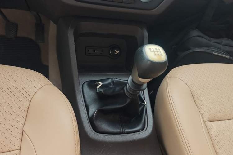 Used Wuling Hongguang 2019 1.5L S Comfort Edition China VI LAR Gear Lever