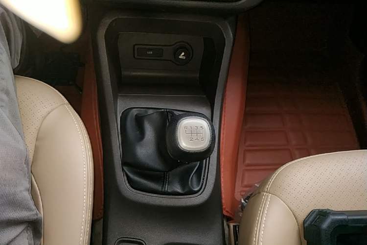 Used Wuling Hongguang 2019 1.5L S Comfort Edition China VI LAR Gear Lever