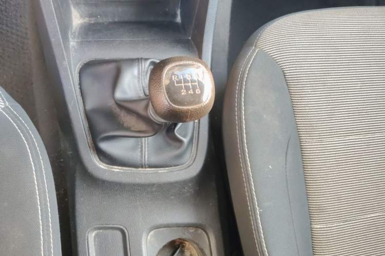 Used Wuling Hongguang 2019 1.5L S Basic Window-Sealed Vehicle China VI LAR Gear Lever