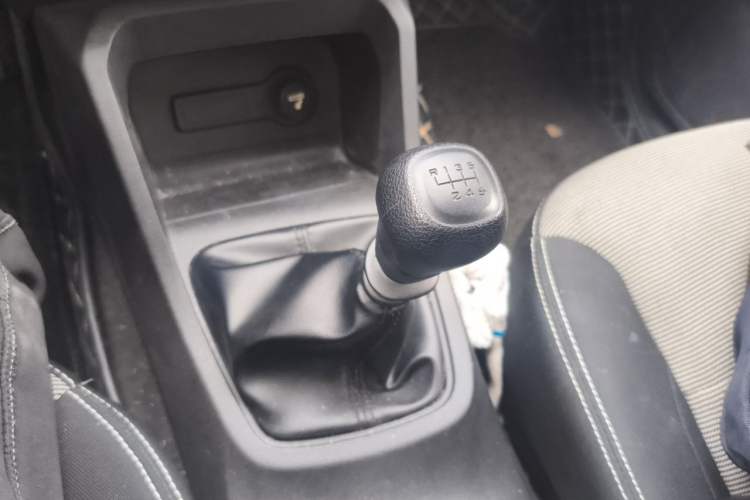 Used Wuling Hongguang 2019 1.5L S Basic Version China VI Standard LAR Gear Lever