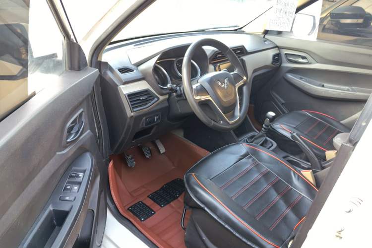 Used Wuling Hongguang 2019 1.5L S Standard Version China VI LAR Interior 1