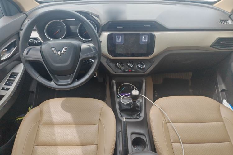 Used Wuling Hongguang 2019 1.5L S Comfort Edition China VI LAR Interior 2