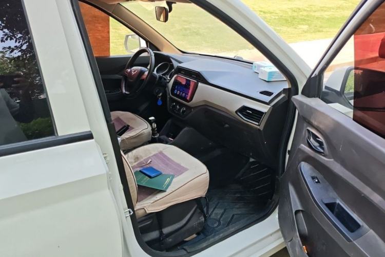 Used Wuling Hongguang 2019 1.5L S Standard Version China VI LAR Interior 2