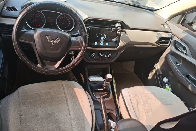 Used Wuling Hongguang 2019 1.5L S Standard Version China VI LAR Interior 2